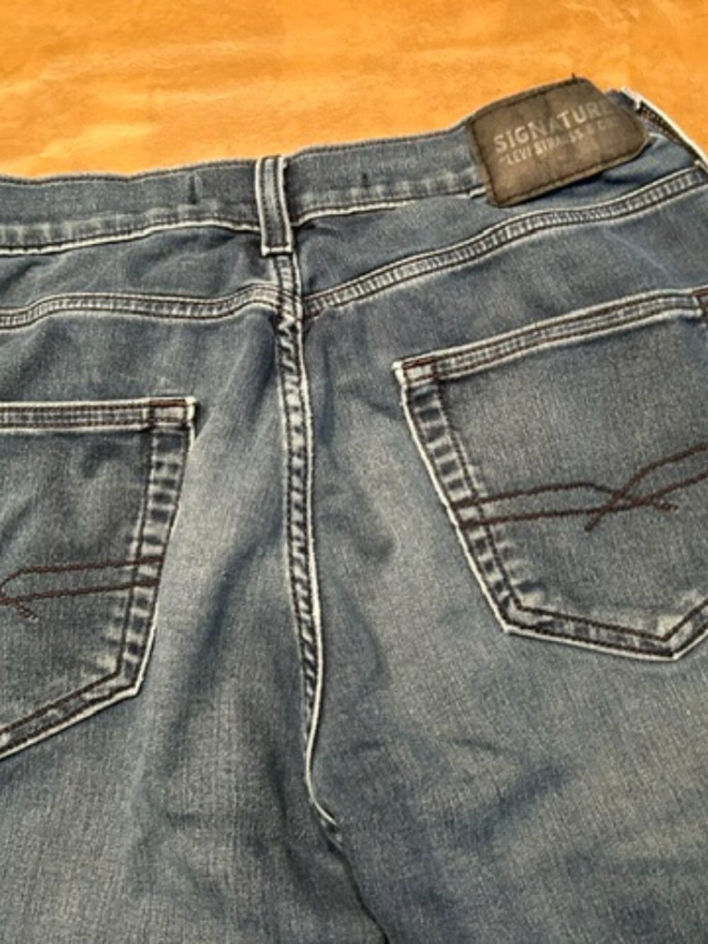 Levi's - Picture 3 of 4